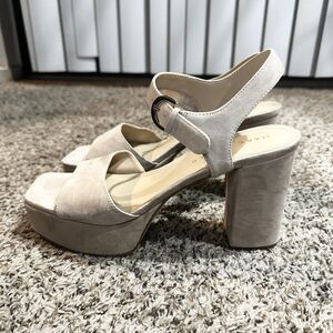 Marc Fisher LTD Cinthia Size 10M Natural Beige Suede Chunky Heel Platform Sandal